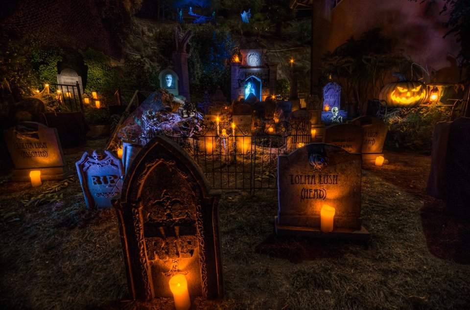 house-at-haunted-hill-tombstones-2013