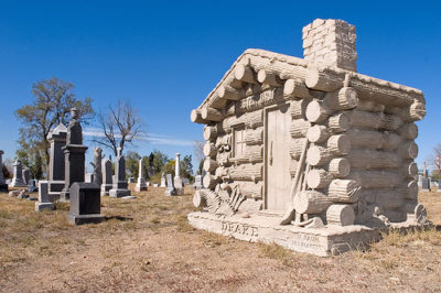 loghouse-grave-marker