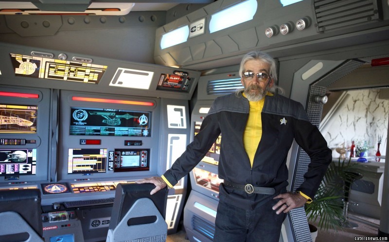 7_caters_star_trek_house_08-800x498