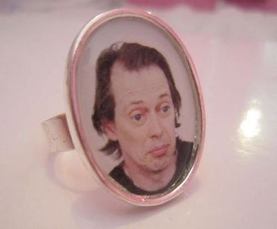 steve-buscemi-ring-pink-jewellery-face-1290727011n