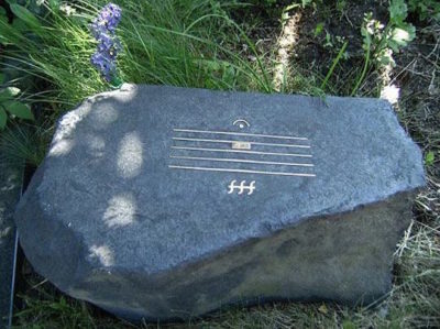 cool-musician-gravestone-music-silence-1