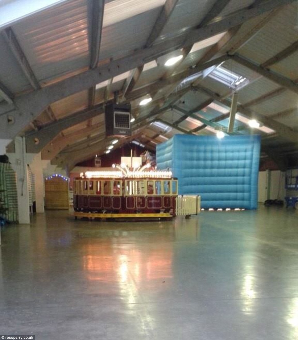 23ff01c900000578-2871370-the_halls_at_the_yorkshire_event_centre_were_empty_and_families_-a-11_1418388169504