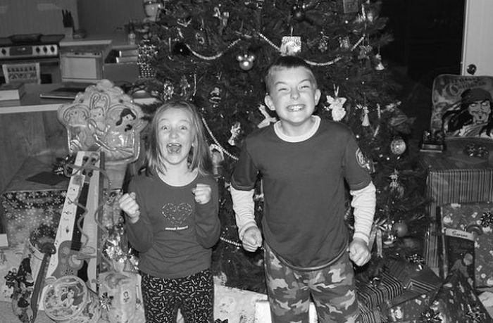 happy-children-on-christmas-morning-13